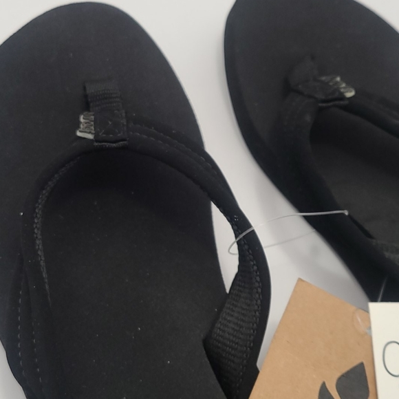 12 HR SALR** Reef cushion flip flops - Picture 3 of 6